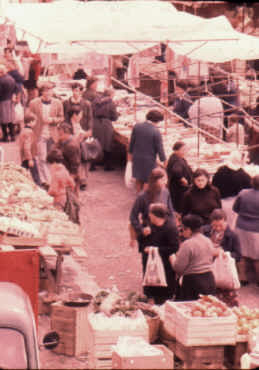 1972-05 Lisa at Fiuggi Market
